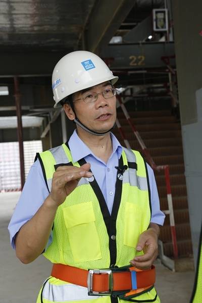 陆建新在深圳大疆项目的工地。