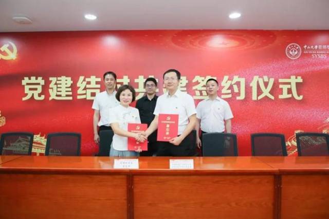 校企支部签订结对共建备忘录。