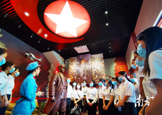 重新布展的冯达飞纪念馆吸引众多党员干部参观。黄津 摄