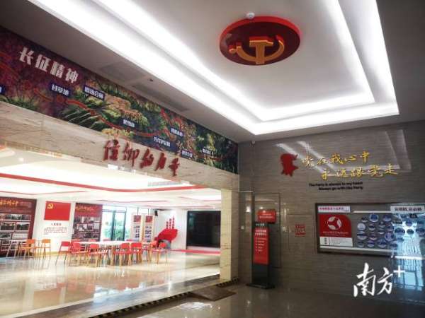 龙湖区打造城市商业综合体“党员会客厅”，探索楼宇商圈党建新模式。