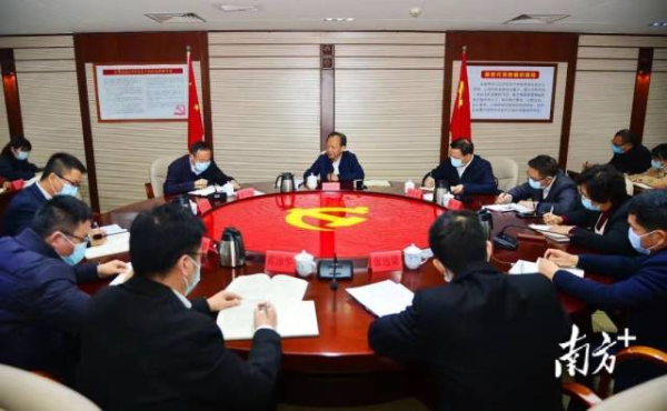 2021年12月29日，郭文海到市委组织部调研。 资料图片
