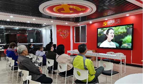 广州市海珠区琶洲街道党员收看《榜样》节目