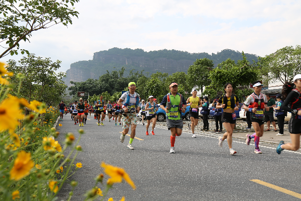 韶关穿越丹霞山“徒步赛”（替换美丽和谐村庄）.jpg