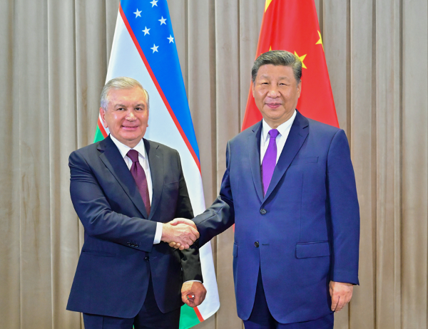 习近平会见乌兹别克斯坦总统米尔济约耶夫1.jpg