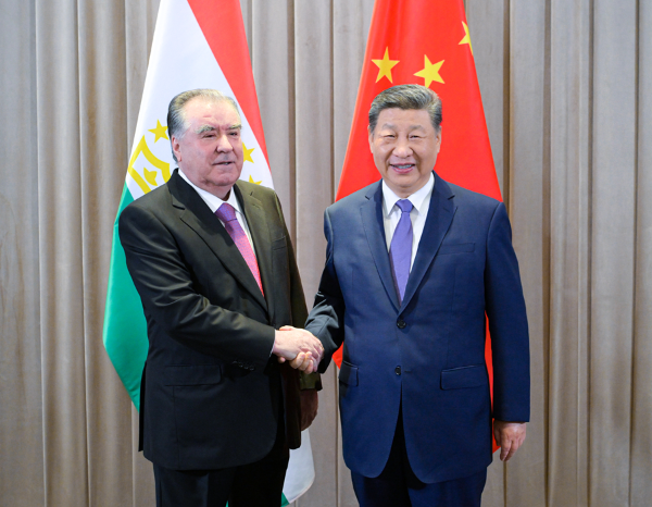 习近平会见塔吉克斯坦总统拉赫蒙1.jpeg