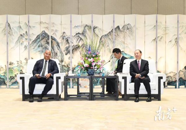 黄坤明会见瑙鲁总统戴维&middot;阿迪昂.jpg