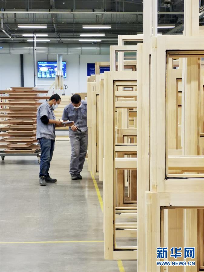 (在习近平新时代中国特色社会主义思想指引下——新时代新作为新篇章·习近平总书记关切事·图文互动)(1)阳光总在风雨后——中小企业在疫情中迎难而上