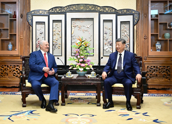 习近平会见白俄罗斯总统卢卡申科.jpg