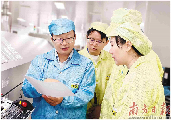 并轨攻坚、协同接力，花都两批“六懂英才”走进经济主战场.jpg