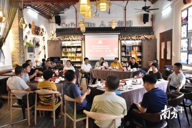 2020年7月22日，潮安区举办第一期“组织沙龙”，组织全区镇级组织委员前往湘桥区学习基层党建先进经验，交流基层党建工作思路。