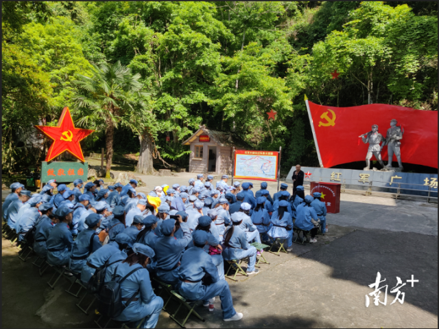 4月29日，乐昌市团市委开展五四主题团日暨“重温红色党史 重走长征路”活动。