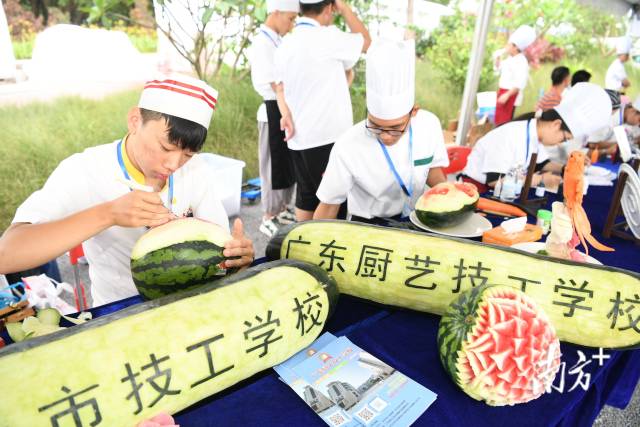 “粤菜师傅”技能人才现场展示。杨兴乐 摄