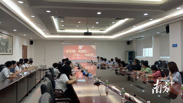 蓬江区机关党务干部“夏季红色课堂”现场。